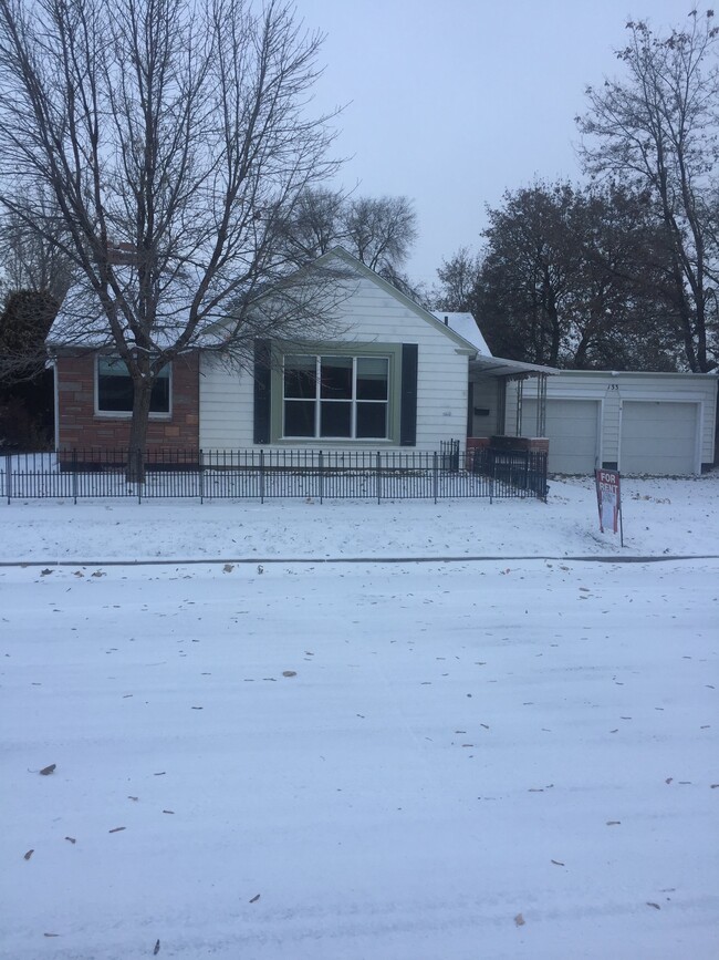 This is the front house. It is the BACK HOUSE that is for rent... - 133 E 21st St