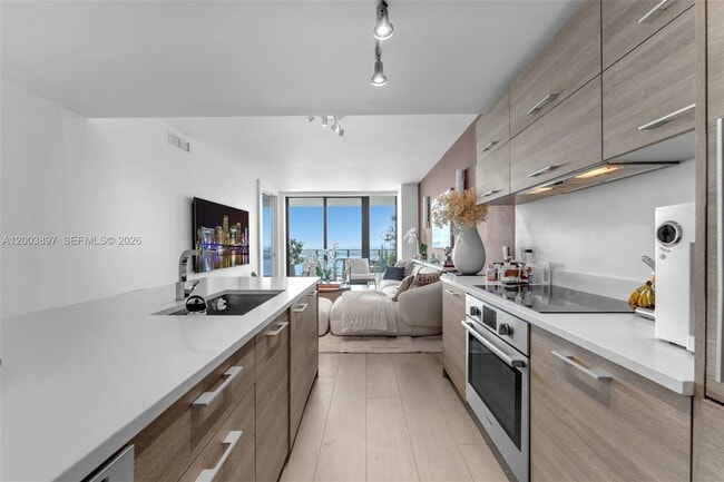 Building Photo - 650 NE 32nd St