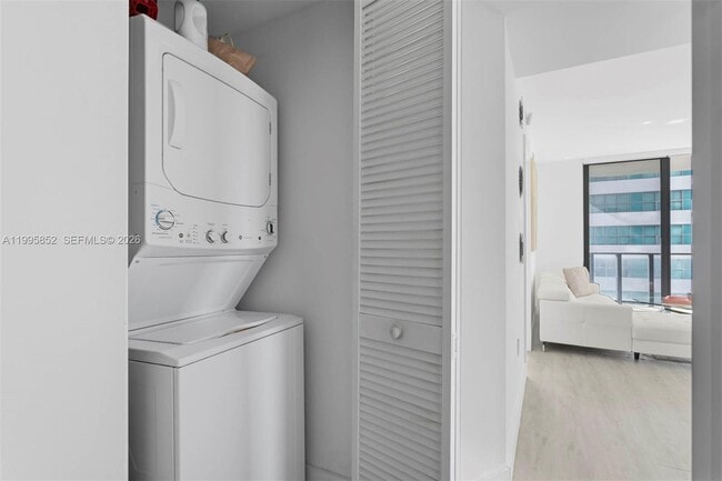 Building Photo - 121 NE 34th St