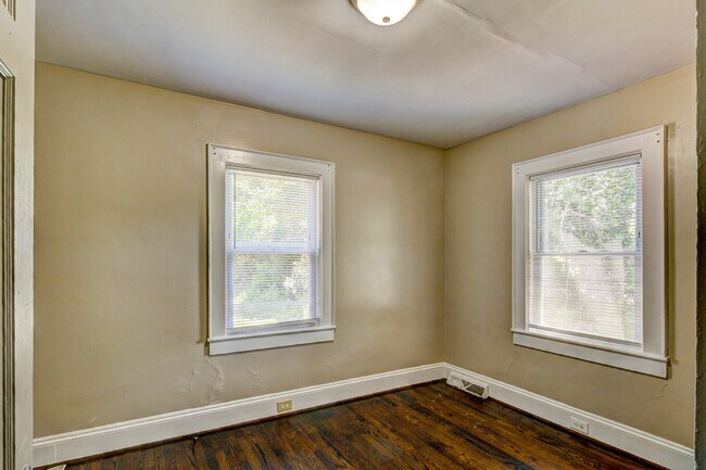 Building Photo - 1006 Delview Rd