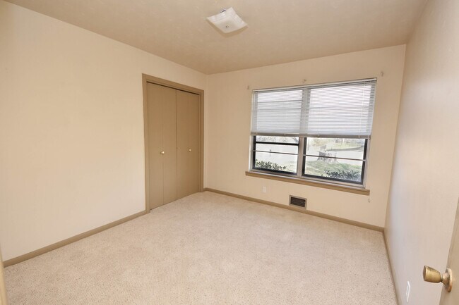 Building Photo - 1805 Waterloo Ave