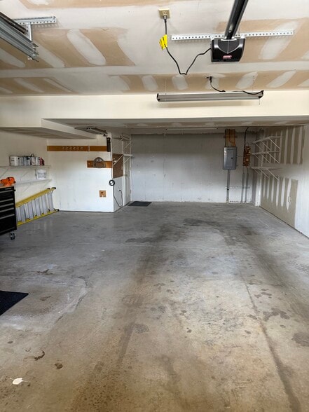 2 car tandem garage - 64 Scotch Cap Rd