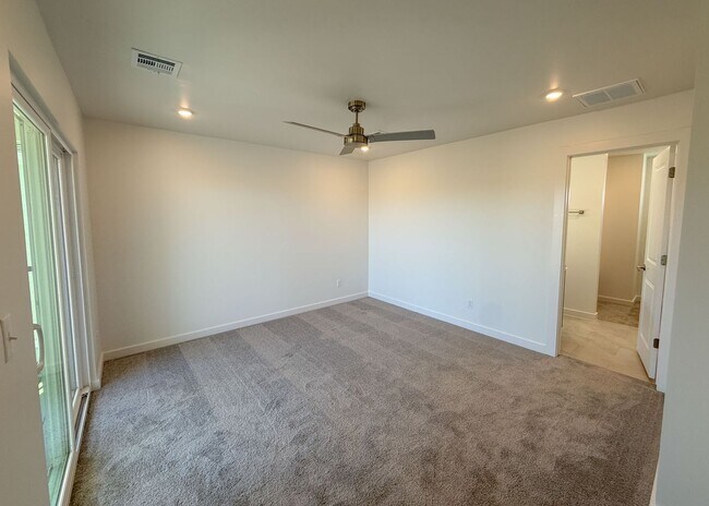 Building Photo - 13112 Maplewood Ave