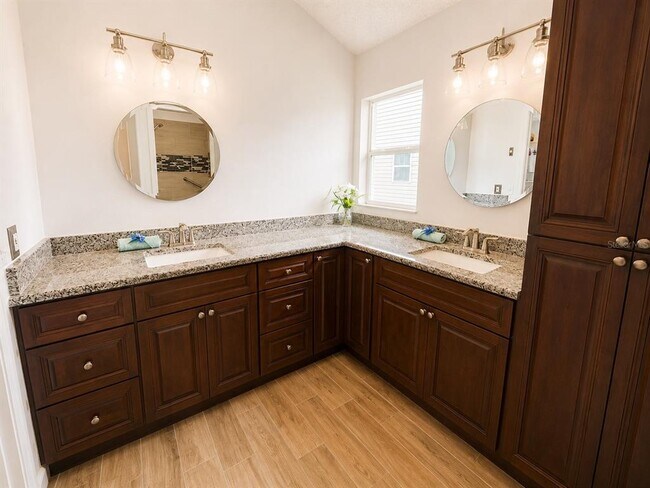 Building Photo - 1211 Cabella Cir