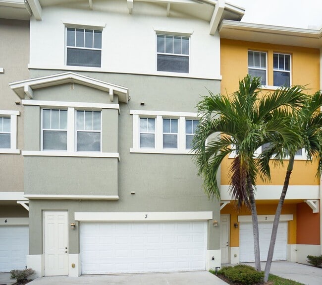 Building Photo - 690 Amador Ln