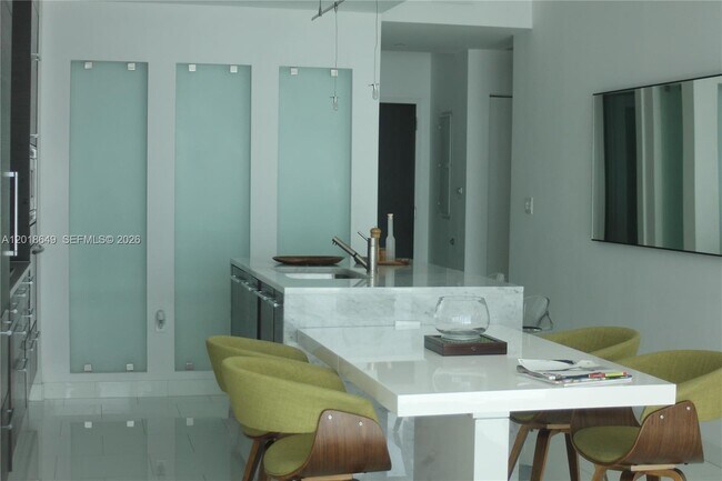 Building Photo - 900 Biscayne Blvd