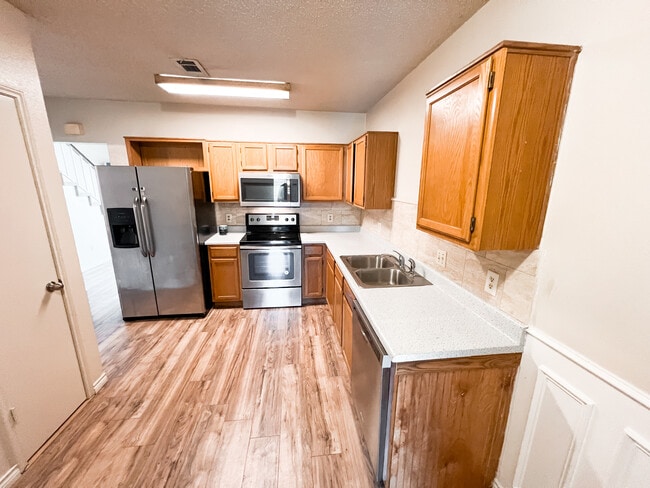 Building Photo - 1504 Beach Ln