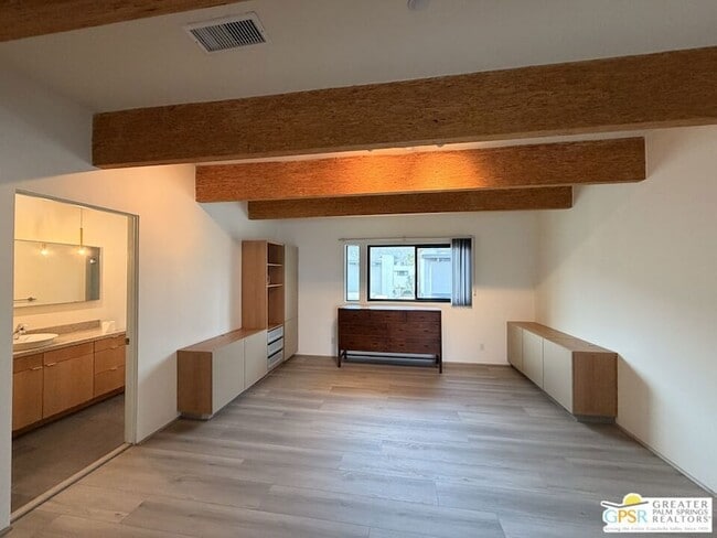 Building Photo - 1536 E Baristo Rd