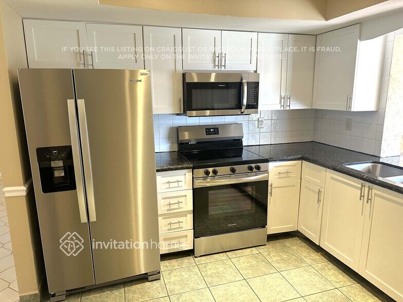 Building Photo - 1581 Wyndcliff Dr