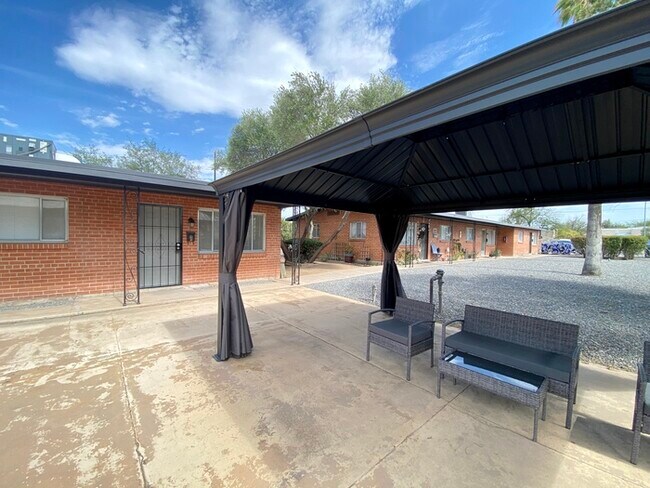 Building Photo - Newly Renovated Spacious 1 Bedroom with Vi...