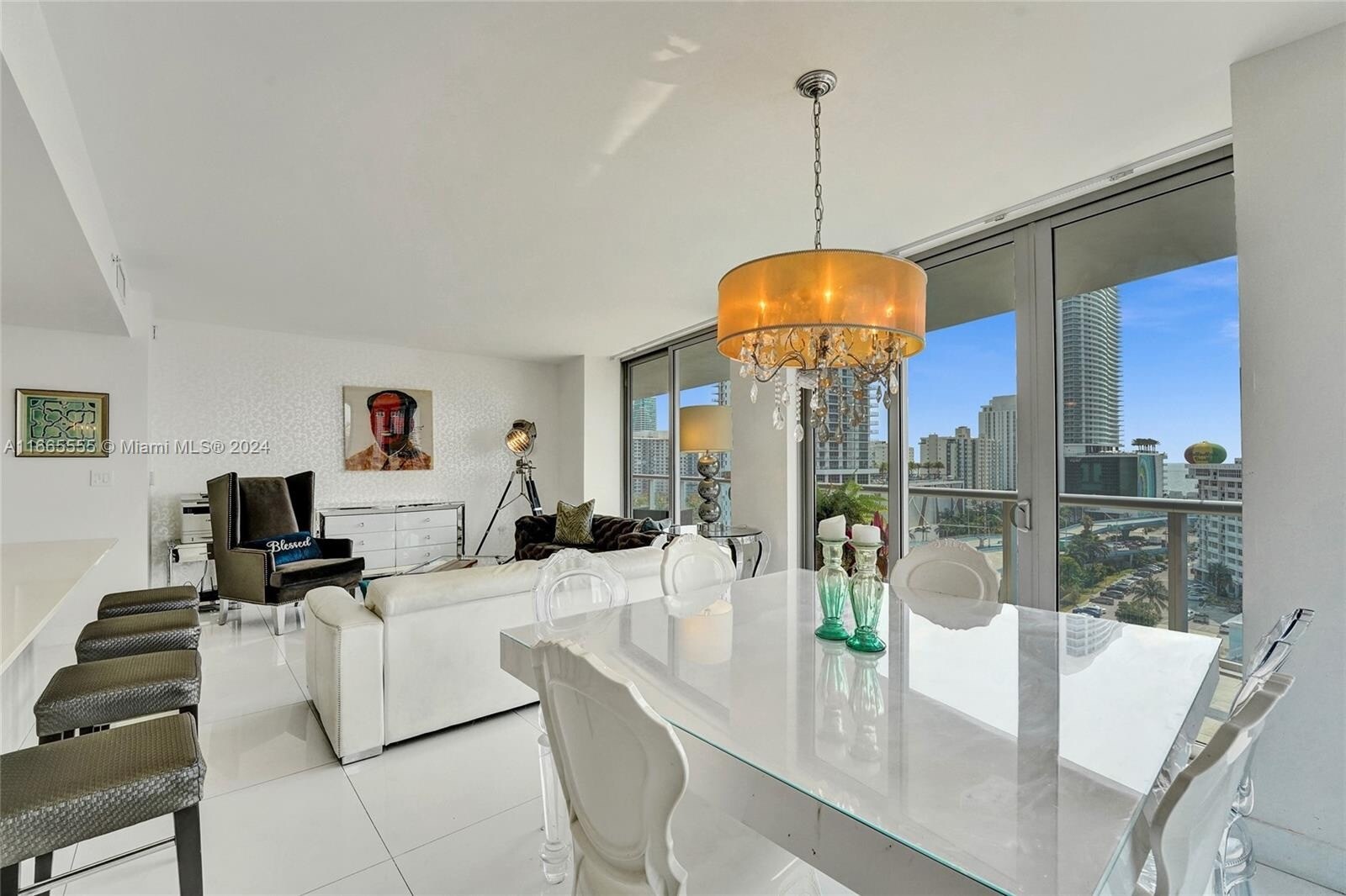 Building Photo - 2602 E Hallandale Beach Blvd