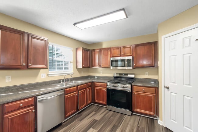 Building Photo - 65 Oak Manor Dr