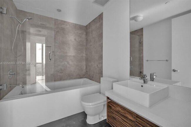 Building Photo - 1100 Biscayne Blvd