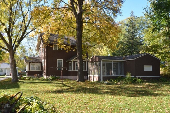 Building Photo - Beautiful 3-Bed 2-Bath Home Available In N...
