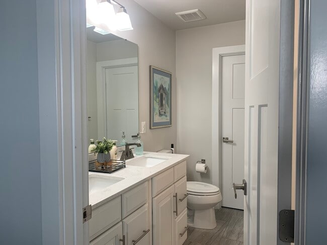 1st Primary Suite bathroom - 3606 Journal St