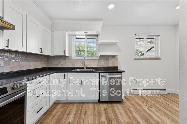 Building Photo - 9050 N Elm Ct