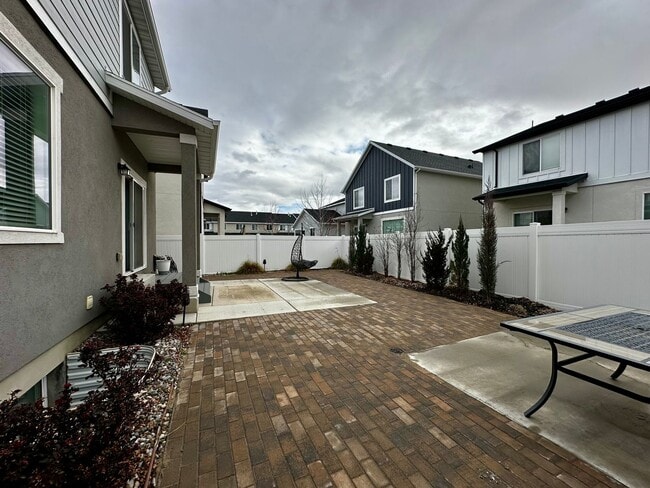 Building Photo - Great Lehi Home Now Available!