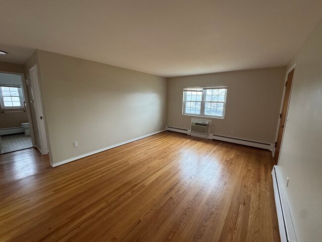 Building Photo - 14 Concord St