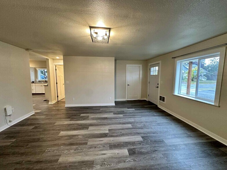 Building Photo - 785 NW West St