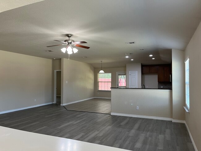 Building Photo - 209 Serenade Ln
