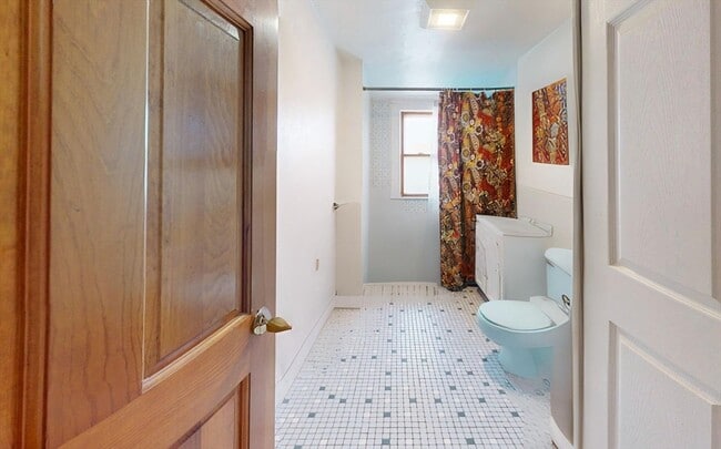 Building Photo - 16 Templeton Pkwy