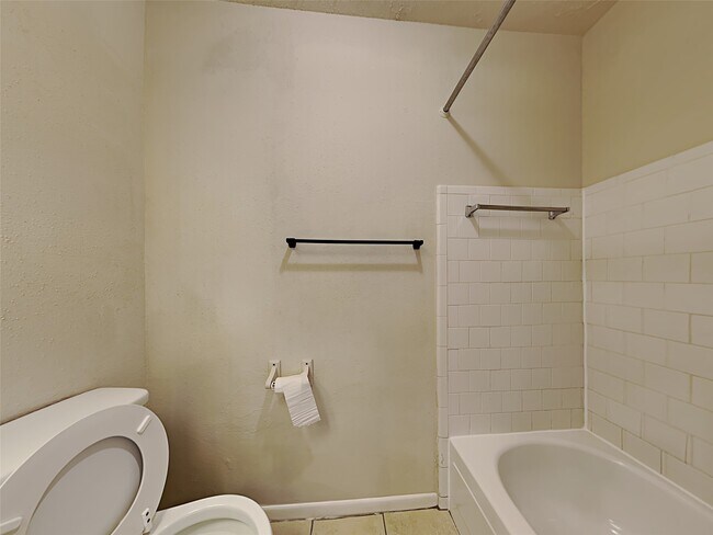 Building Photo - 16930 Barcelona Dr