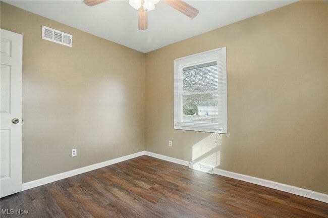 Building Photo - 7429 Sylvan Dr