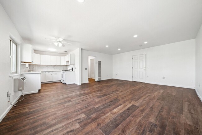 Building Photo - Main Street Apartments