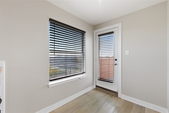 Building Photo - 408 Eichwurzel Ln