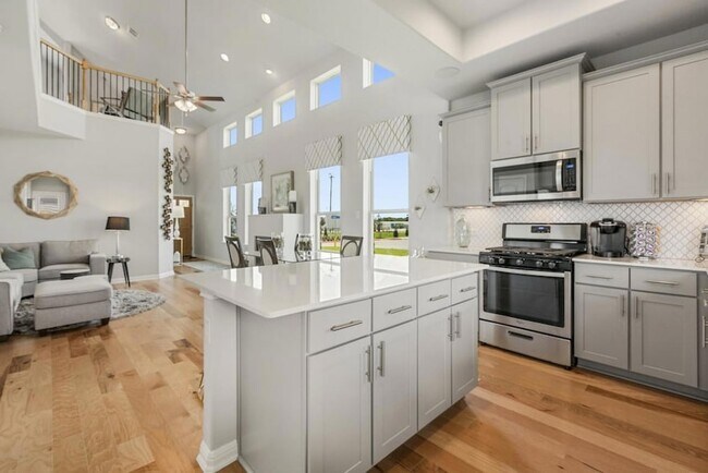 Building Photo - 10021 Dawn Pearl Dr