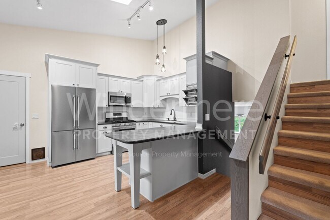 Building Photo - Updated 3 Bed 2 Bath Home With Brand New 2...