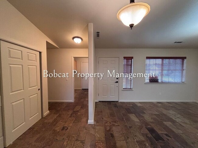 Building Photo - 1054 Camellia Ct