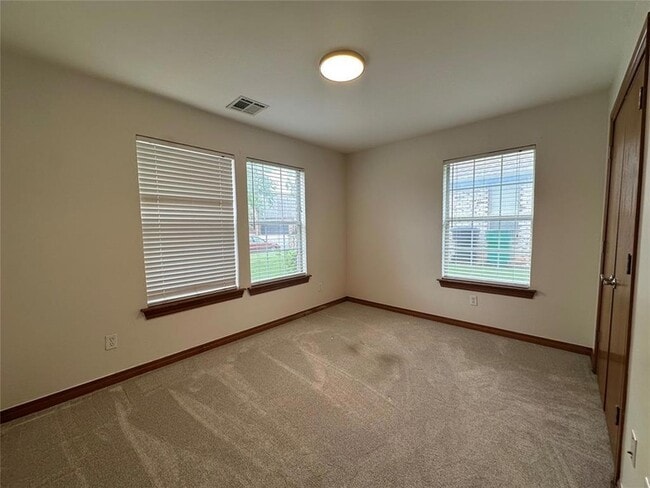 Building Photo - 15713 Traditions Blvd