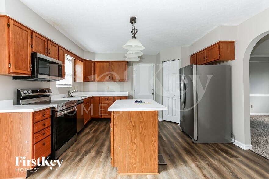 Building Photo - 81 Roxbury Dr