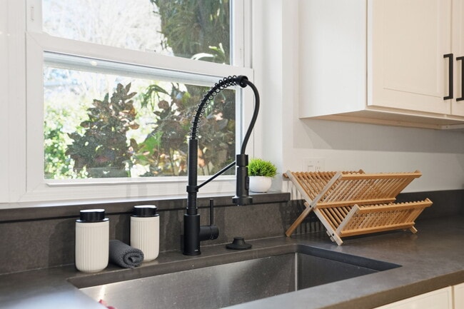 Building Photo - 13609 Heritage Way