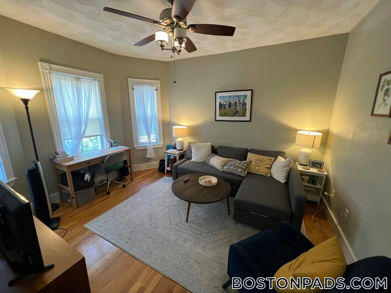 Building Photo - 24 Ellington Rd