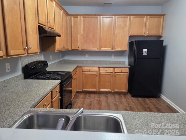 Building Photo - 180 Flanders Dr