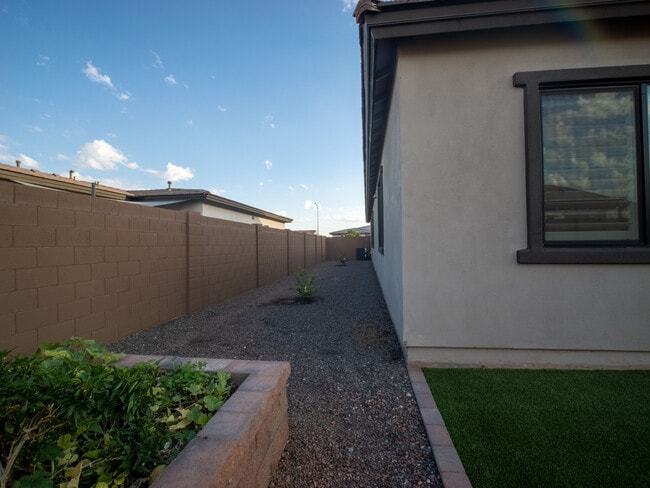 Building Photo - 8014 W Nicolet Ave