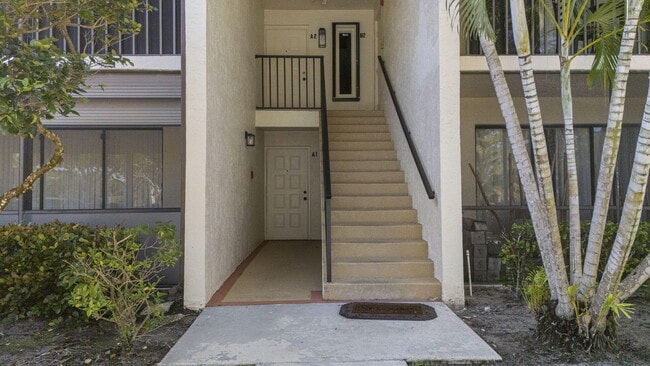 Building Photo - 2025 SW Silver Pine Way