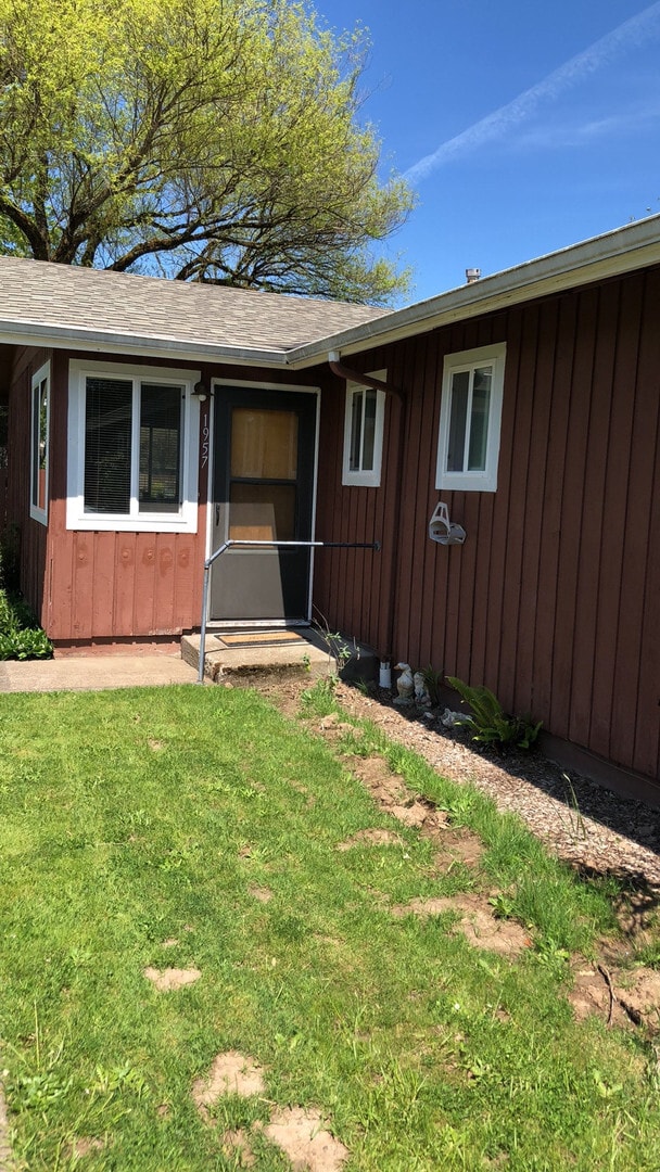 Building Photo - Nicely Remodeled 2 Bedroom 1 bath in NW Corvallis W/Storage Shed
