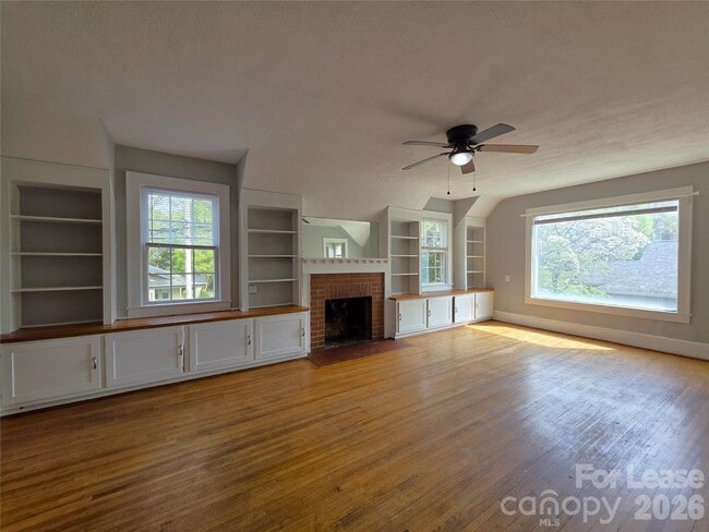 Building Photo - 754 Montgomery Ave