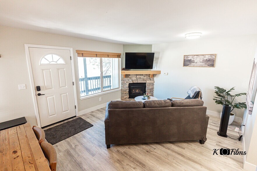 Building Photo - 360 Galaxy Ln