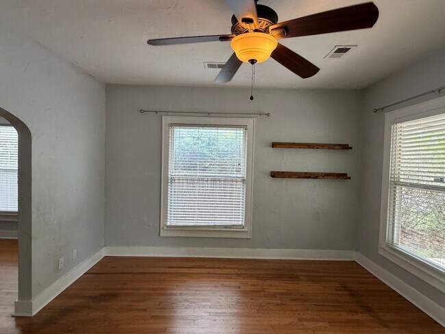 Building Photo - Available Now!!  2 bed 1 bath Near Downtown OKC
