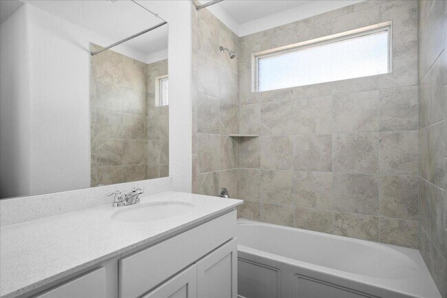 Building Photo - 404 Escondido Cir