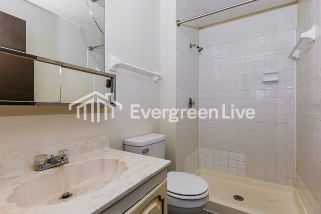 Building Photo - 8620 Baton Rouge Dr