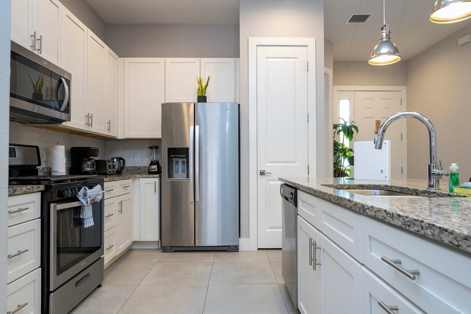 Building Photo - 7592 Sunny Dreams Ln