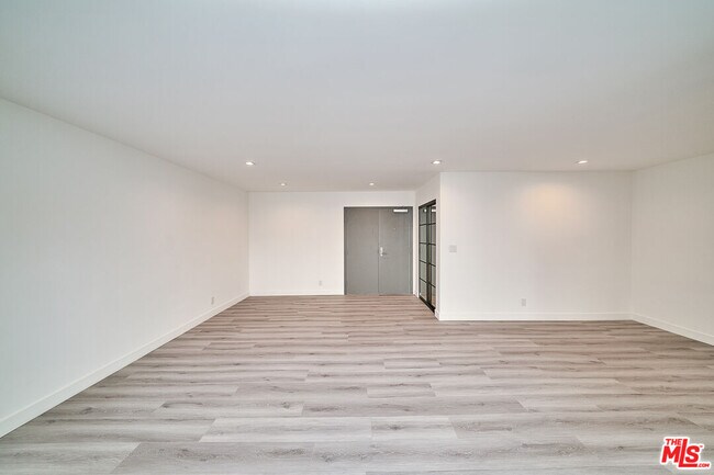 Building Photo - 145 S Maple Dr
