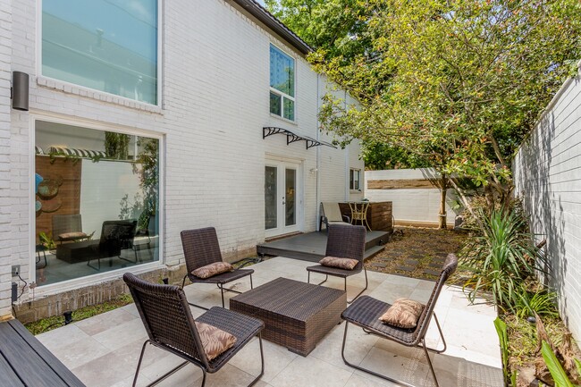 Building Photo - 2005 Potomac Dr