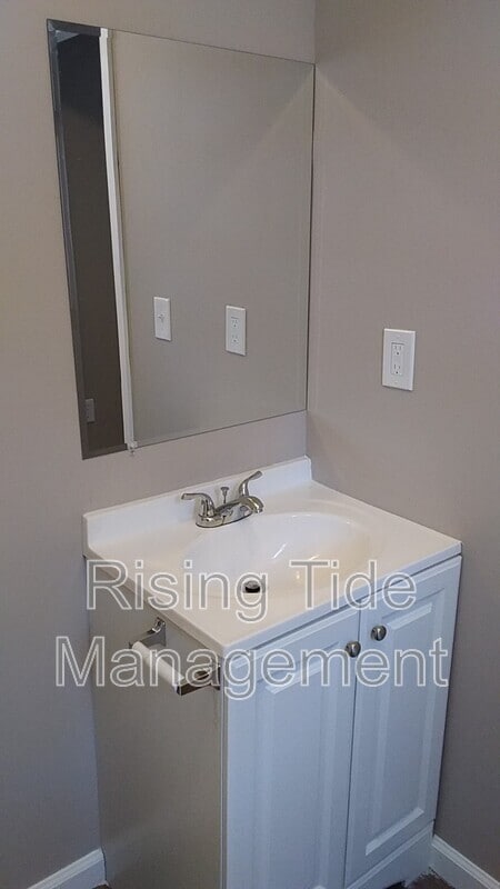 Building Photo - 900 Lynn Dale Ln