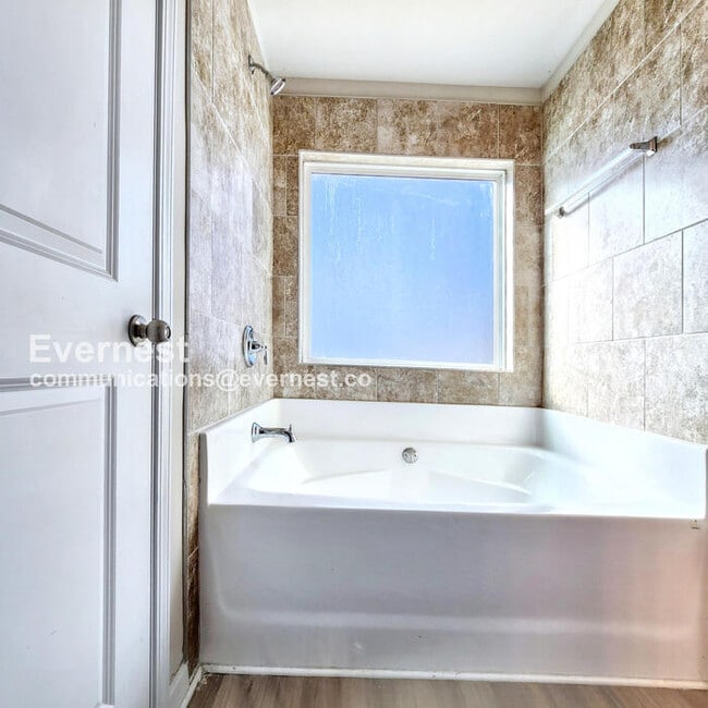 Building Photo - 1539 Persimmon Trce